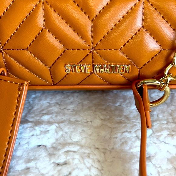 Steve Madden Mini Bag Tan Brown Quilted‎ Faux Leather - Picture 2 of 16